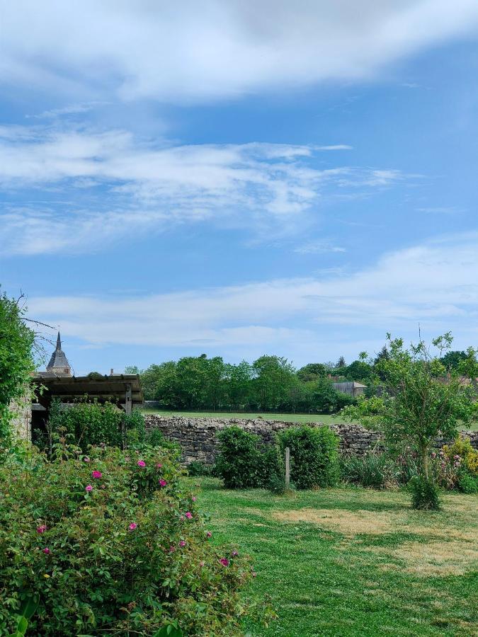 Gite De La Maison Fort Vereaux Exteriör bild