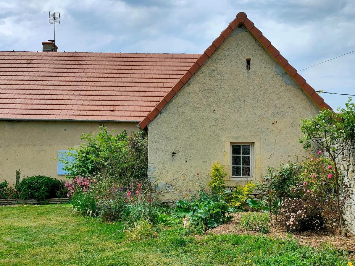 Gite De La Maison Fort Vereaux Exteriör bild