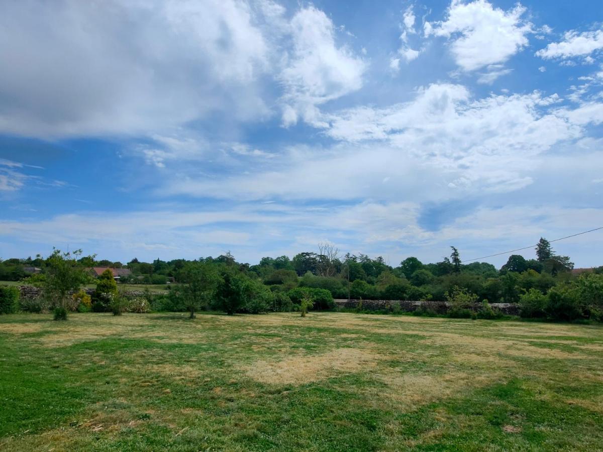 Gite De La Maison Fort Vereaux Exteriör bild