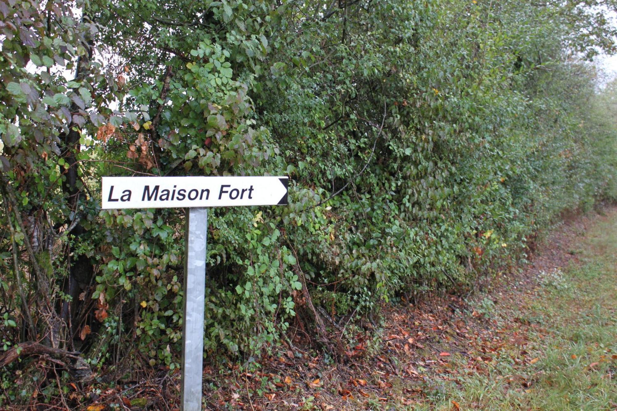 Gite De La Maison Fort Vereaux Exteriör bild